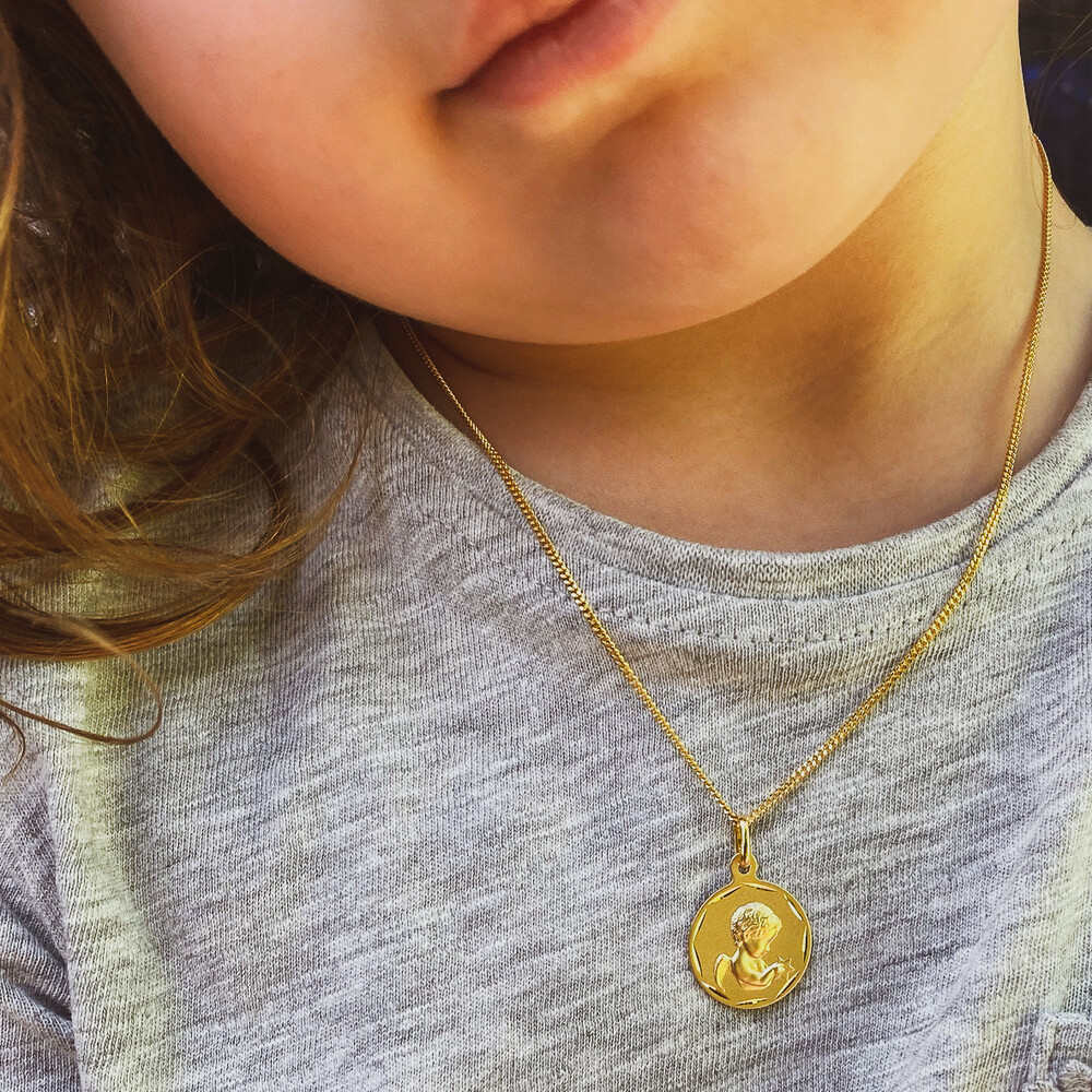 Photo de Médaille Ange à l'étoile - Or jaune 9ct