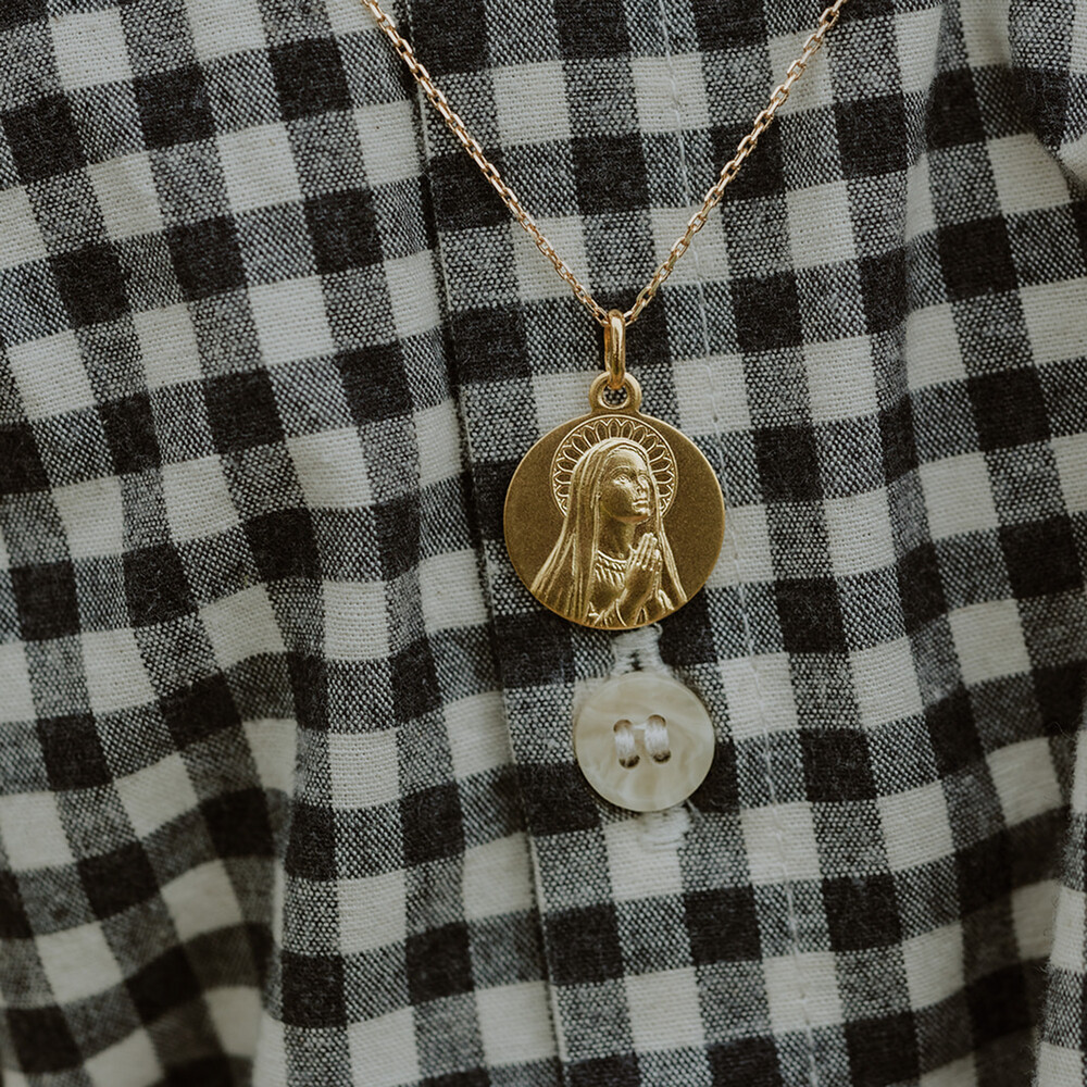 Photo de Médaille Vierge en prière auréolée - Or jaune 18ct