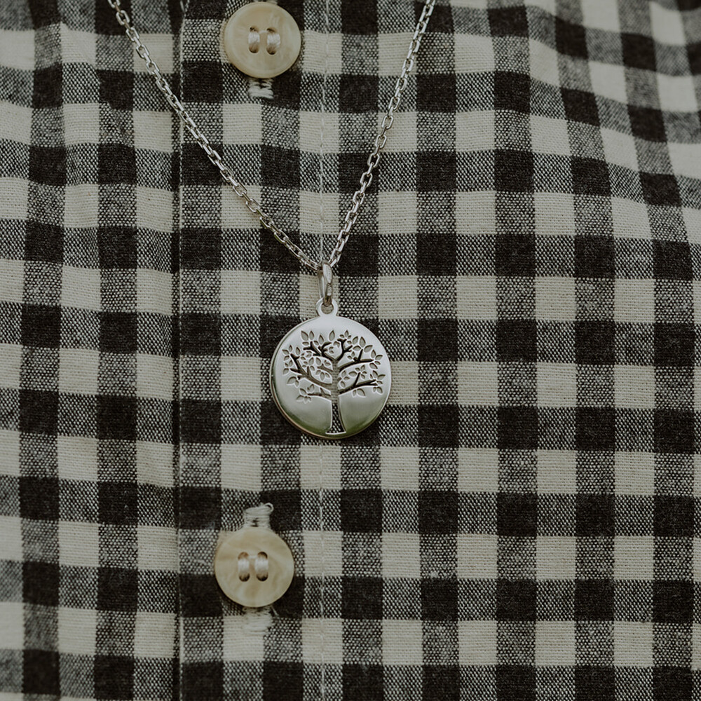 Photo de Médaille Arbre de vie printanier ajourée - Or blanc 9ct