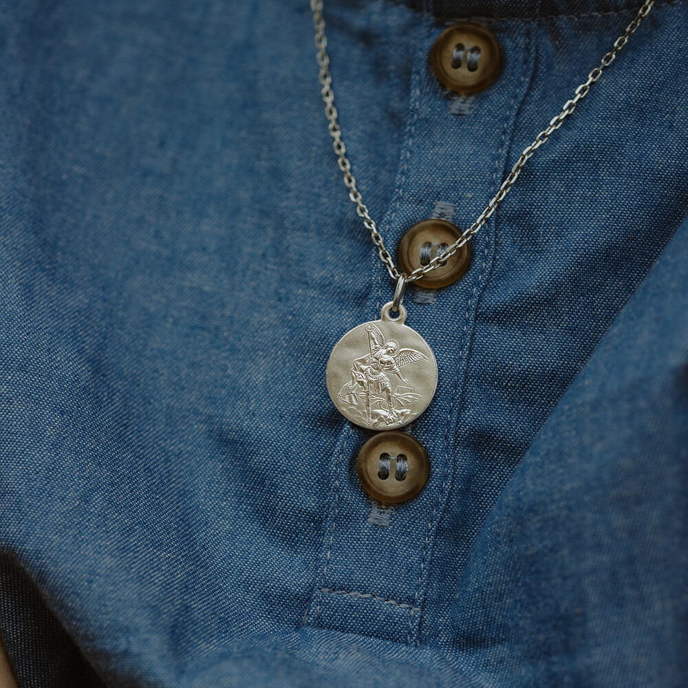 Photo de Médaille Saint Michel Archange - Or blanc 9ct