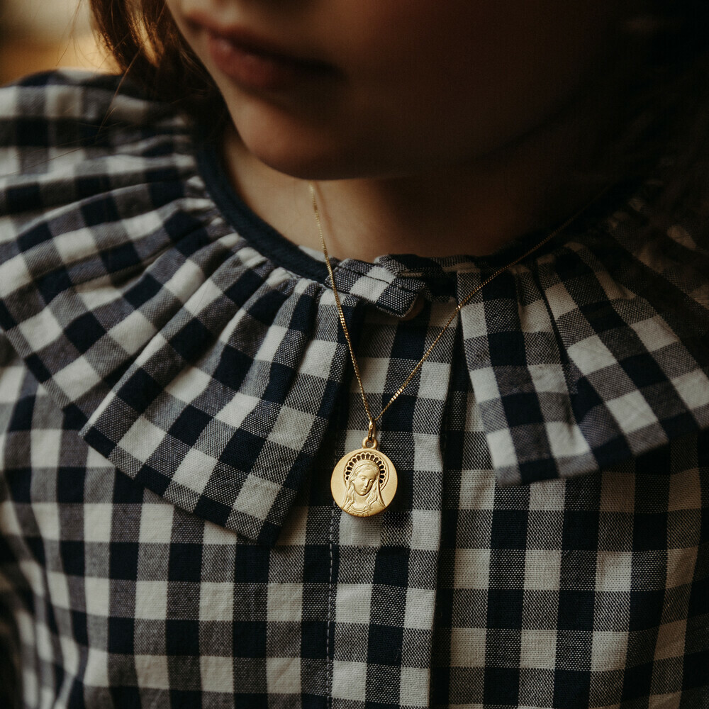 Photo de Médaille Vierge ajourée - Or jaune 18ct