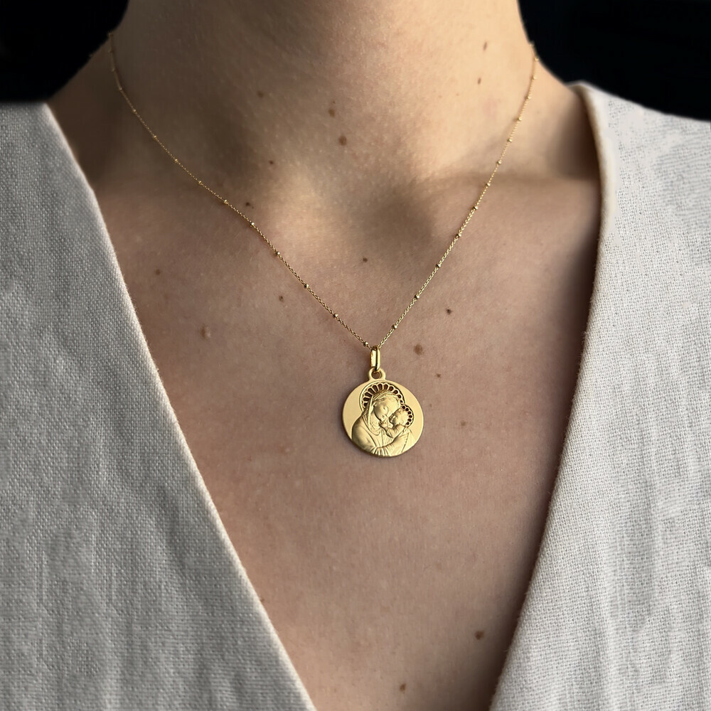 Photo de Médaille Vierge à l'enfant de Botticelli ajourée - Or jaune 18ct