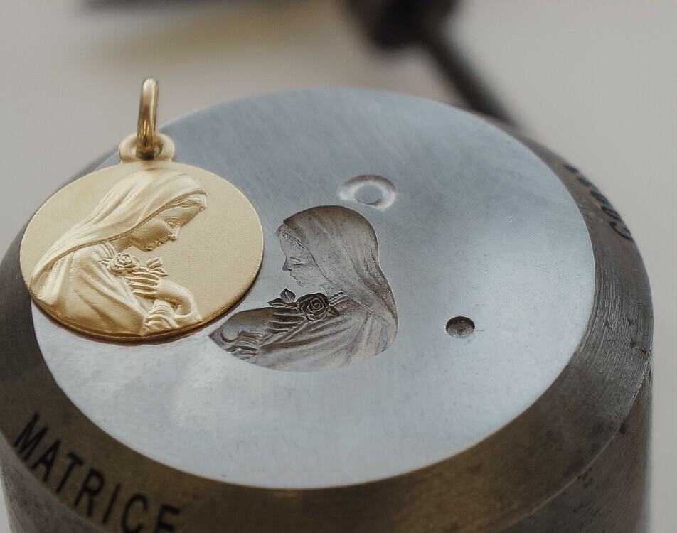 Photo de Médaille Vierge à la rose - Vermeil