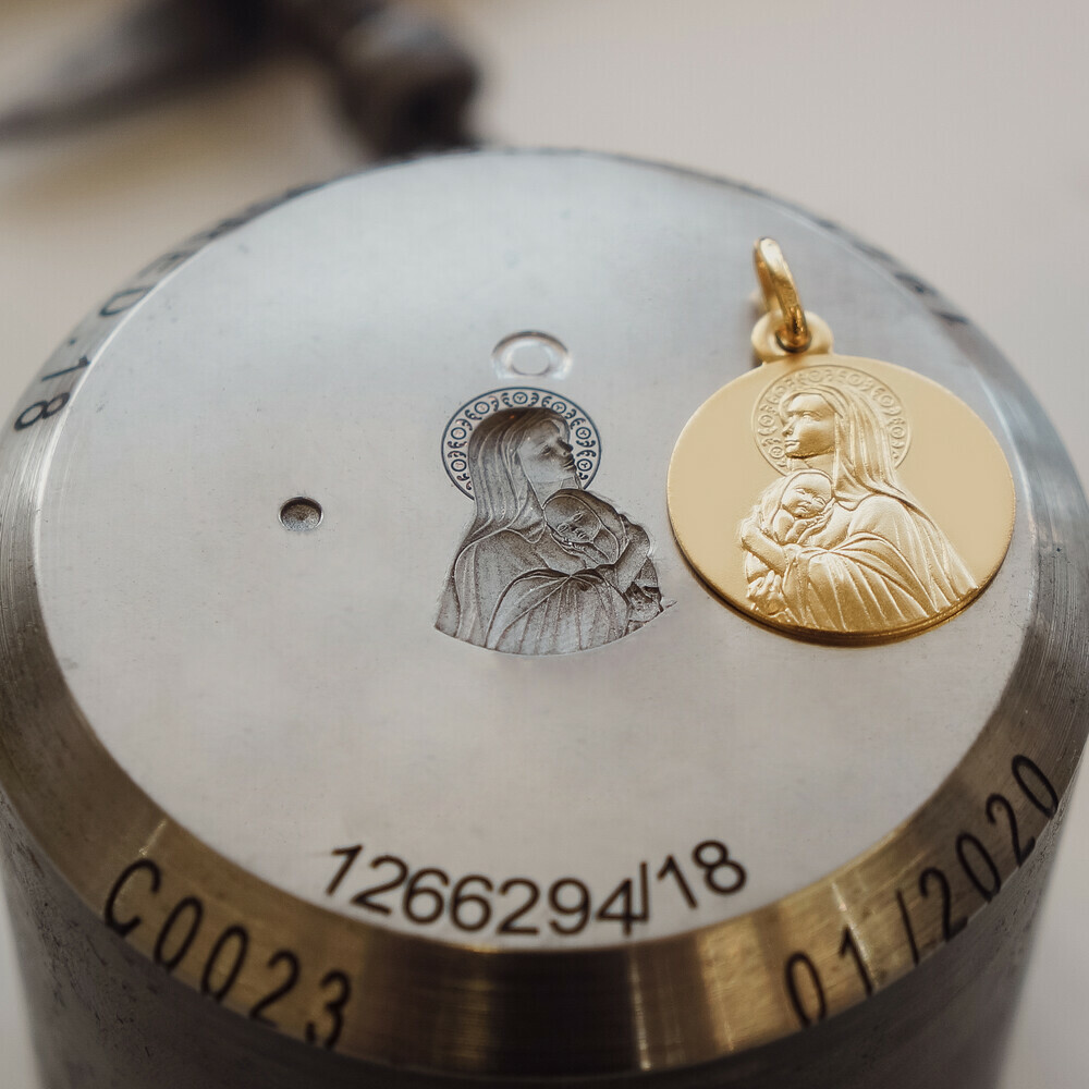 Photo de Médaille Vierge mère du créateur - Vermeil